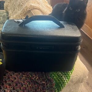 Vintage Samsonite Silhouette Black Makeup Train Case w/ Mirror and Key